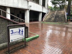 雨天走路画像